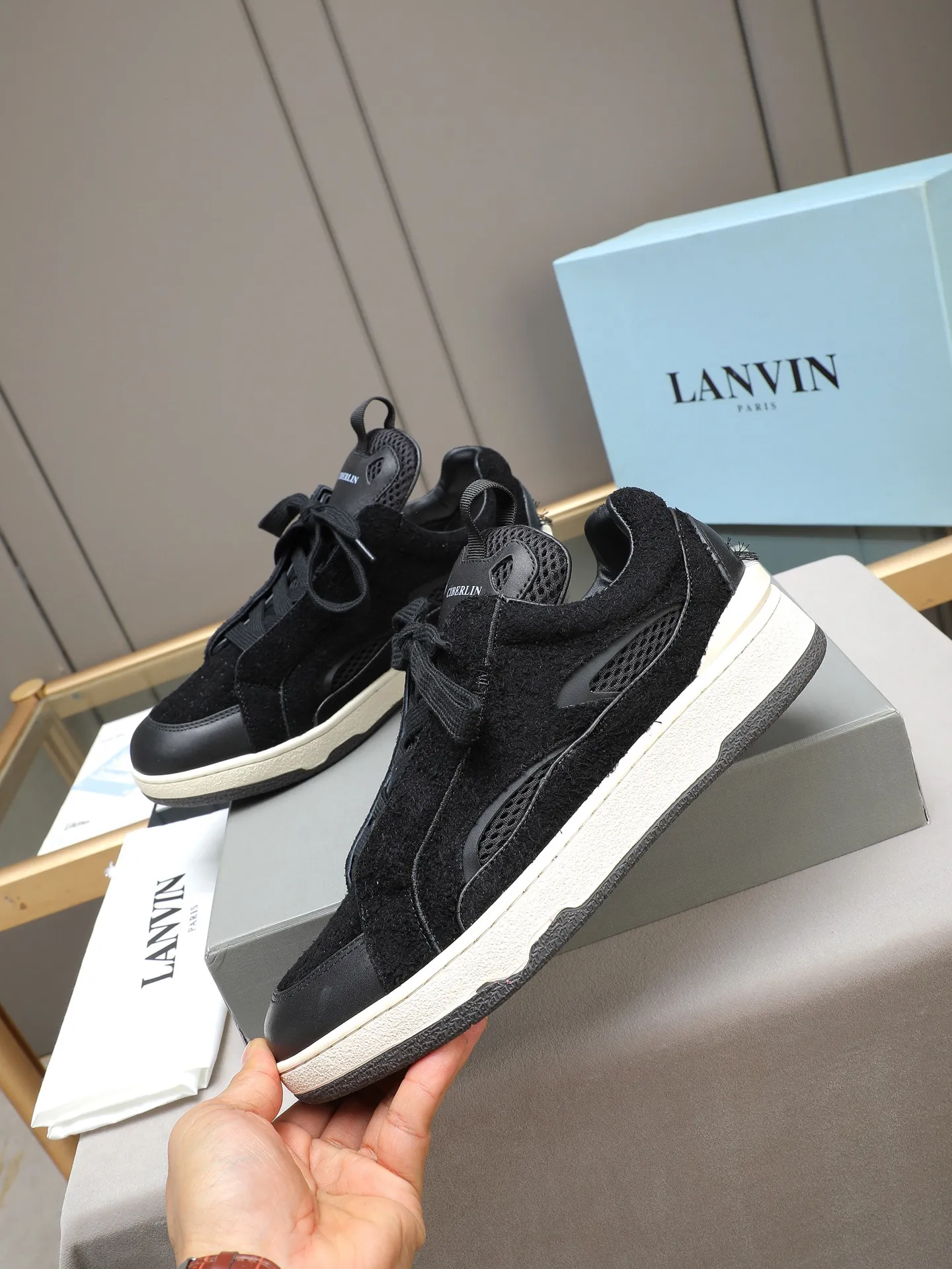 Men's shoes 💰640 [LANVIN] The latest fashionable item! High quality CLAY series‼ ️ The latest trendy products of the season 🌈Many bloggers have planted grass and purchased the original open-mold customization. The upper and outsole are sewn with mark threads without edge sealing. Multiple material splicing combination design. Very versatile for fashionable and casual wear. Comfortable on the feet. Self-recommended. Upper cowhide + cow suede + breathable mesh lining. Foot-padding cowhide. Exclusive original open-mold clear logo rubber outsole ⚠️38-44 (customized for 45)